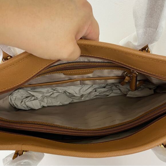 Michael Kors Jet Set large Saffiano brown leather tote bag - Picture 6 of 12